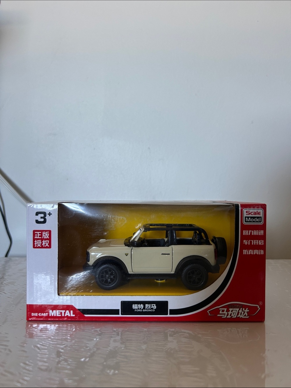Ford Bronco Uni-Fortune / RMZ City die-cast model in 1:36 scale